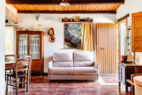 Une chalet en pleine nature, à 100 mètres de la plage - Image 2