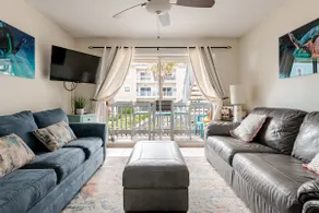 Ocean view. Steps to beach & pool! Sleeps 7+ - Image 2