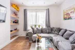 Fresh Apartment & Parking - Image 2