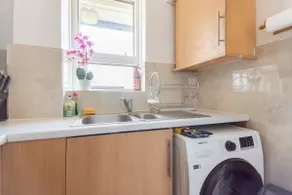 Fresh Apartment & Parking - Image 5
