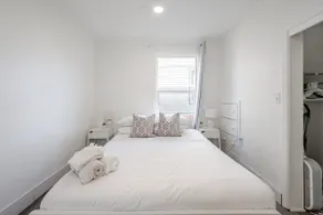 Modern Minimalistic• Natural Light • 1b1b • Tacoma - Image 3