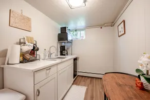Spacious 1-bdrm walkable to Highlands & Tennyson - Image 4