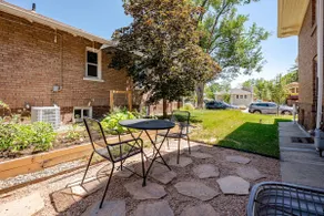 Spacious 1-bdrm walkable to Highlands & Tennyson - Image 2