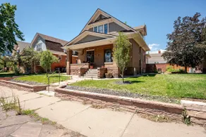 Spacious 1-bdrm walkable to Highlands & Tennyson - Image 5