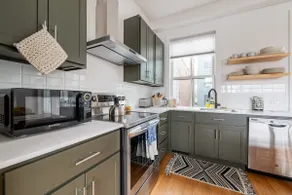 Stylish, New Carriage House on Warren St! - Image 3