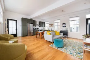 Stylish, New Carriage House on Warren St! - Image 4