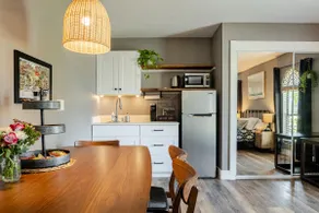 Cozy Studio 15 mins to Beaches & Historic Downtown - Image 3