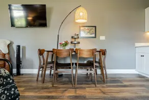 Cozy Studio 15 mins to Beaches & Historic Downtown - Image 2