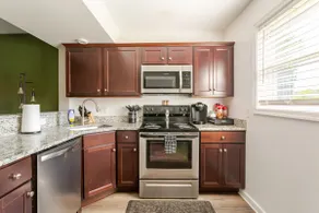 Downtown Delight: A Churchill Townhome - Image 5