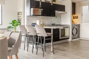 Cozy 3-Bedroom Family Apartment in the Plaza - Image 4