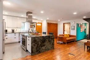 Entire 1350sqft Floor + Upscale Tech/Lineaments - Image 2
