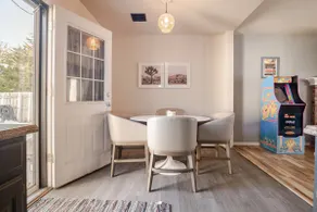 Cheerful 2 bedroom home minutes from Tulsa. - Image 4