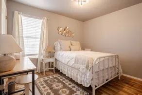 Cheerful 2 bedroom home minutes from Tulsa. - Image 2