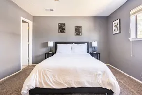 Cozy 3 bed house with heated pool and hot tub - Image 3