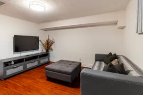 Convenient 2 bed rooms guest suit. - Image 4