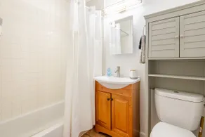 Stylish Santa Monica Oasis | Steps to Beach & Pier - Image 4