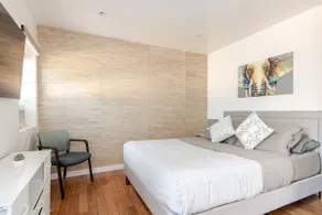 Stylish Santa Monica Oasis | Steps to Beach & Pier - Image 5