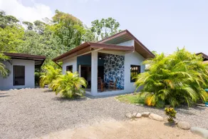 Tropical house with pool and close to the beach - Image 2