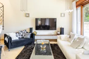 Stylish Villa in Herzliya with beautiful Garden! - Image 4