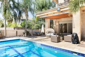 Stylish Villa in Herzliya with beautiful Garden! - Image 2