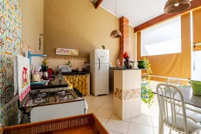 House with large green area for pets near downtown - Image 5