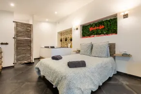 Romantic delight with a balneotherapy bathtub - Image 2