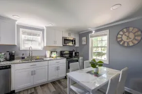 Stylish One Bedroom home 5 min away from Downtown. - Image 3
