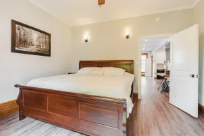 The Heritage Suite on the Square! - Image 3
