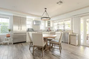 Serene White House: Renovated, EV Charger,sleeps 6 - Image 4