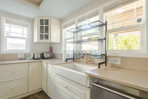 Serene White House: Renovated, EV Charger,sleeps 6 - Image 3