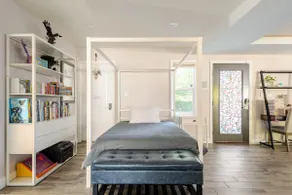 Serene White House: Renovated, EV Charger,sleeps 6 - Image 5