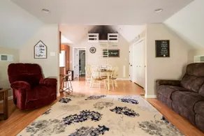 Apartment over detached garage - Image 3