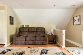 Apartment over detached garage - Image 2