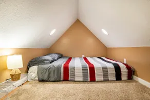 Apartment over detached garage - Image 4