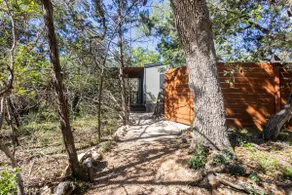Cedar Shack - cozy getaway minutes from Wimberley - Image 5