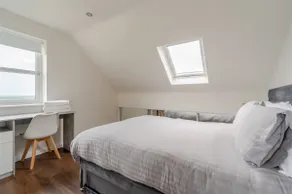 Lovely 1-Bedroom Modern Apt with secure parking - Image 2