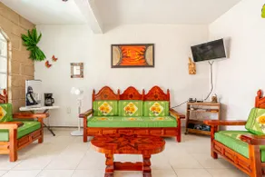 Entire private house with pool, 15 minutes from downtown. - Image 3