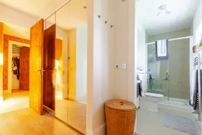 Stunning apartment set in woodland near the coast - Image 5