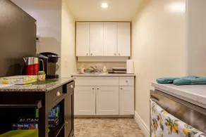 Bright & spacious private basement suite - Image 4