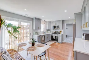 Modern Boho house in Lombard 7 min to Metra - Image 3