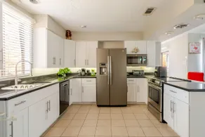 Bungalow-2Bedroom-Garage+Kitchen-2patio+no stairs - Image 5