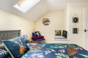 Modern 3 bedroom home *EVcharging* Garden, Parking - Image 5