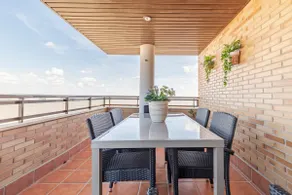 House 8p Warner Park Madrid, Pool and Parking - Image 4