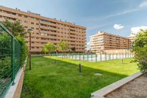 House 8p Warner Park Madrid, Pool and Parking - Image 3