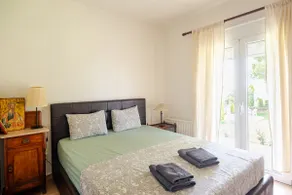 Spacious Beachfront Retreat With Large Garden in Ormos Panagias - Image 4