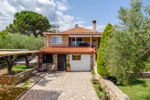Spacious Beachfront Retreat With Large Garden in Ormos Panagias - Image 2