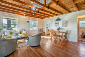 Cozy cottage surrounded by farmland - Image 4