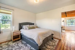 Cozy cottage surrounded by farmland - Image 3