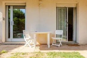 Fully renovated 2 bedroom in a quiet area - Image 4