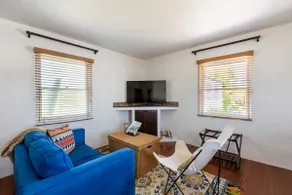 Cozy and quaint Spanish Casita in Quiet Kensington - Image 3